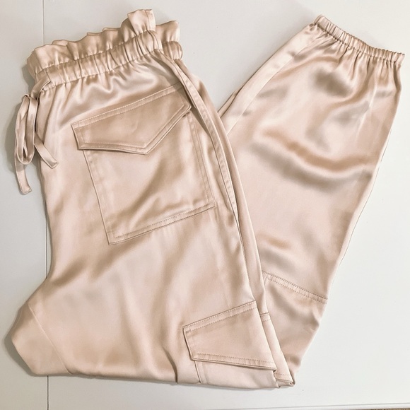 Banana Republic Satin Cargo Jogger Medium Gold Beige NWOT 27’inseam High Rise - Picture 11 of 11